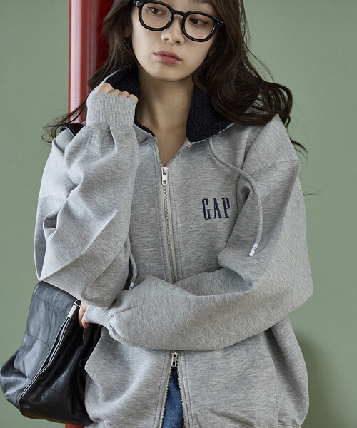 GAP(ギャップ)の「PUBLUX × GAP/ギャップ <セットアップ対応>別注 配色 ボア フード ポンチ スウェット パーカー 限定展開(パーカー・メンズ・ネイビー/ライトグレー/ブラック・SMALL/MEDIUM/LARGE)」の14枚目の写真