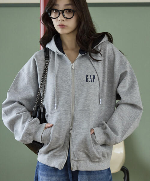 GAP(ギャップ)の「PUBLUX × GAP/ギャップ <セットアップ対応>別注 配色 ボア フード ポンチ スウェット パーカー 限定展開(パーカー・メンズ・ネイビー/ライトグレー/ブラック・SMALL/MEDIUM/LARGE)」の18枚目の写真