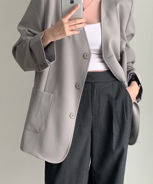 FAVORITO(ファヴォリート)の「Vネックシングルブレストノーカラージャケット(ノーカラージャケット・レディース・グレー/ブラック/ベージュ・F)」の13枚目の写真