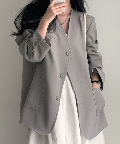 FAVORITO(ファヴォリート)の「Vネックシングルブレストノーカラージャケット(ノーカラージャケット・レディース・グレー/ブラック/ベージュ・F)」の18枚目の写真