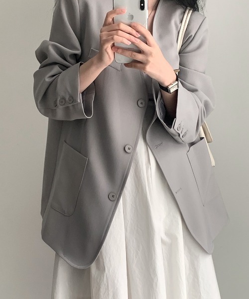 FAVORITO(ファヴォリート)の「Vネックシングルブレストノーカラージャケット(ノーカラージャケット・レディース・グレー/ブラック/ベージュ・F)」の16枚目の写真