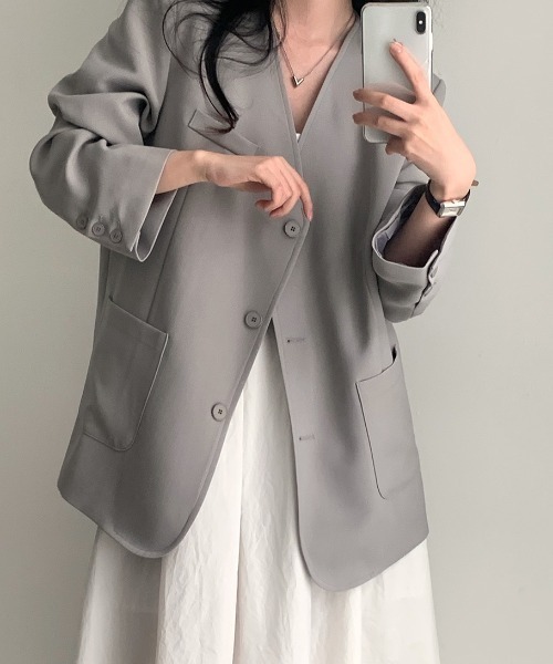 FAVORITO(ファヴォリート)の「Vネックシングルブレストノーカラージャケット(ノーカラージャケット・レディース・グレー/ブラック/ベージュ・F)」の12枚目の写真