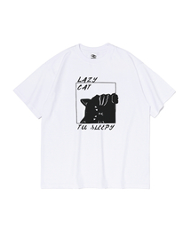 OUNDERR（オアンダーアール）の「トゥースリーピーキャット 半袖Tシャツ (ホワイト)（Tシャツ/カットソー）」