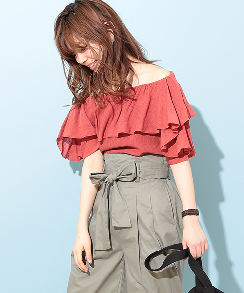 natural couture（ナチュラルクチュール）の「楊柳オフショルシフォンブラウス（シャツ/ブラウス・レディース・オフホワイト/ブラック/イエロー/オレンジ・FREE）」の10枚目の写真