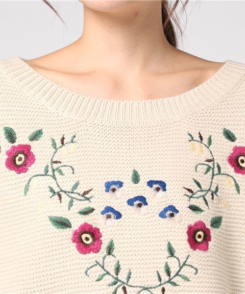 MERLOT（メルロー）の「花刺繍ニットプルオーバー1001（ニット/セーター・レディース・ブラック/アイボリー/チェリーピンク・FREE）」の6枚目の写真