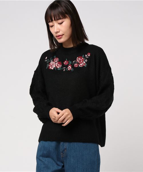 earth music&ecology(アースミュージックアンドエコロジー)の「・フロント刺繍ニットプルオーバー(ニット/セーター・レディース・ブラック/オフホワイト/ベージュ/ライトグレー・FREE)」の11枚目の写真