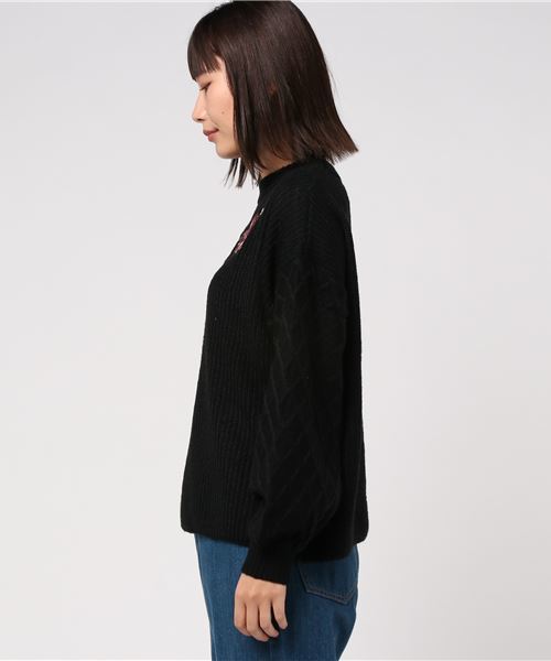 earth music&ecology(アースミュージックアンドエコロジー)の「・フロント刺繍ニットプルオーバー(ニット/セーター・レディース・ブラック/オフホワイト/ベージュ/ライトグレー・FREE)」の6枚目の写真