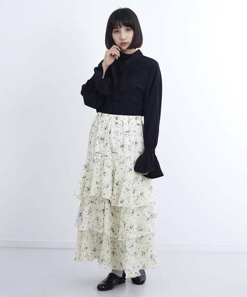 MERLOT（メルロー）の「ティアードフリルフラワー柄スカート1385（スカート・レディース・ホワイト/ブラック/ブルー/グリーン・FREE）」の9枚目の写真