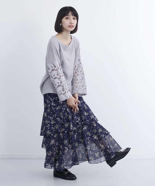 MERLOT（メルロー）の「ティアードフリルフラワー柄スカート1385（スカート・レディース・ホワイト/ブラック/ブルー/グリーン・FREE）」の8枚目の写真