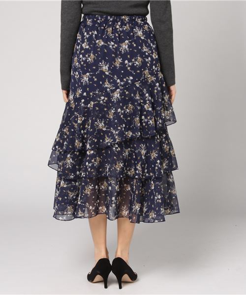 MERLOT（メルロー）の「ティアードフリルフラワー柄スカート1385（スカート・レディース・ホワイト/ブラック/ブルー/グリーン・FREE）」の5枚目の写真