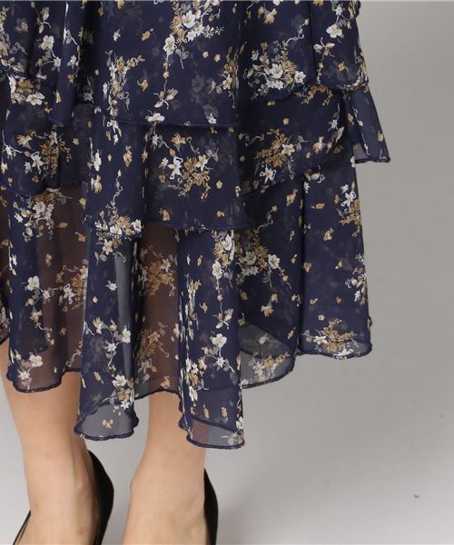 MERLOT（メルロー）の「ティアードフリルフラワー柄スカート1385（スカート・レディース・ホワイト/ブラック/ブルー/グリーン・FREE）」の7枚目の写真