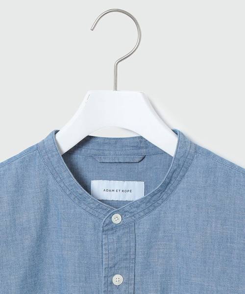 ADAM ET ROPE'(アダムエロペ)の「デニムシャンブレーバンドカラーシャツ(シャツ/ブラウス・メンズ・ブルー・S/M/L)」の3枚目の写真