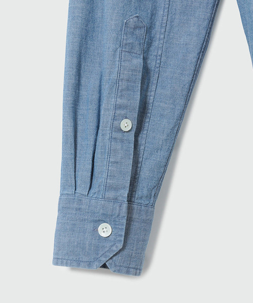 ADAM ET ROPE'(アダムエロペ)の「デニムシャンブレーバンドカラーシャツ(シャツ/ブラウス・メンズ・ブルー・S/M/L)」の5枚目の写真