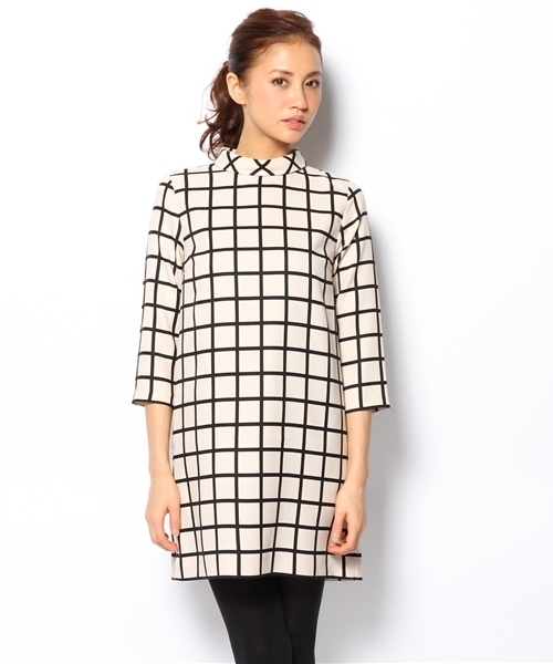 Ray BEAMS(レイビームス)の「□Ray BEAMS / チェックハイネック ワンピース(ワンピース・レディース・ベージュ/ブラック・1/0)」の2枚目の写真