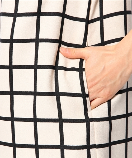 Ray BEAMS(レイビームス)の「□Ray BEAMS / チェックハイネック ワンピース(ワンピース・レディース・ベージュ/ブラック・1/0)」の10枚目の写真