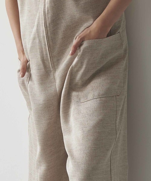 kha:ki（カーキ）の「「KHA:KI / カーキ」LINEN LIKE OVERALLS（サロペット/オーバーオール・レディース・ネイビー/ライトベージュ・1/2）」の8枚目の写真