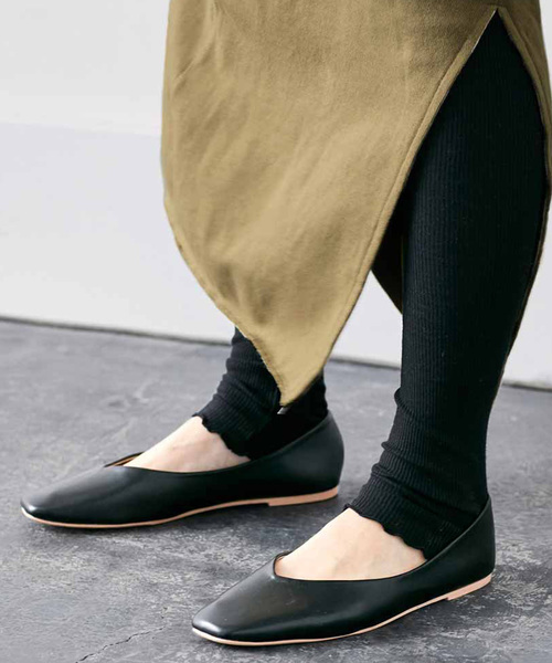 MEDE19F(メデジュウキュウ)の「MEDE19F Vカットバブーシュ(パンプス・レディース・ブラック/アイボリー/カーキ/シルバー・SMALL/MEDIUM/LARGE/X-LARGE)」の3枚目の写真