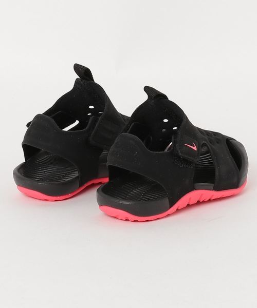 NIKE（ナイキ）の「NIKE ナイキ 12-16SUNRAY PROTECT 2 (TD) サンレイ プロテクト 2 TD 943827-003 003BLACK/RACPIN（サンダル・キッズ・ブラック・15 /16/14/13/12）」の3枚目の写真