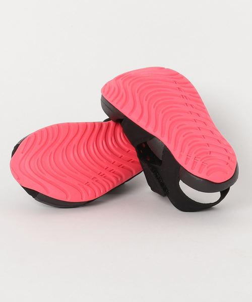 NIKE（ナイキ）の「NIKE ナイキ 12-16SUNRAY PROTECT 2 (TD) サンレイ プロテクト 2 TD 943827-003 003BLACK/RACPIN（サンダル・キッズ・ブラック・15 /16/14/13/12）」の2枚目の写真