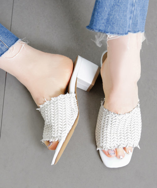 KOBE LETTUCE（コウベレタス）の「太チャンキーヒールメッシュ編みサンダル（サンダル・レディース・ホワイト/ベージュ系その他/キャメル・L/LL/M/S）」の2枚目の写真