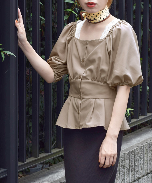 w closet（ダブルクローゼット）の「スカーフ付きスクエアネック前ボタン開きブラウス（シャツ/ブラウス・レディース・オフホワイト/ブラウン/ブラウン系その他/ブラック・FREE）」の4枚目の写真