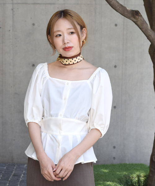 w closet（ダブルクローゼット）の「スカーフ付きスクエアネック前ボタン開きブラウス（シャツ/ブラウス・レディース・オフホワイト/ブラウン/ブラウン系その他/ブラック・FREE）」の6枚目の写真