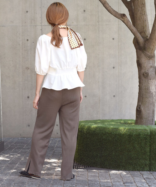 w closet（ダブルクローゼット）の「スカーフ付きスクエアネック前ボタン開きブラウス（シャツ/ブラウス・レディース・オフホワイト/ブラウン/ブラウン系その他/ブラック・FREE）」の8枚目の写真