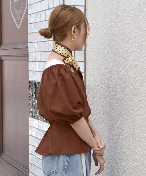 w closet（ダブルクローゼット）の「スカーフ付きスクエアネック前ボタン開きブラウス（シャツ/ブラウス・レディース・オフホワイト/ブラウン/ブラウン系その他/ブラック・FREE）」の16枚目の写真