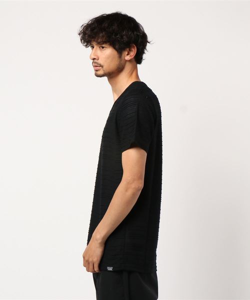 AZUL by moussy（アズールバイマウジー）の「ボーダータックVネックTシャツ BORDER TACK V/N T-SHIRT（Tシャツ/カットソー・メンズ・ホワイト/ブラック/ホワイト系その他・SMALL/X-LARGE/MEDIUM/LARGE/X-SMALL）」の4枚目の写真