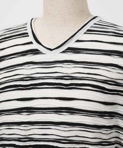 AZUL by moussy（アズールバイマウジー）の「ボーダータックVネックTシャツ BORDER TACK V/N T-SHIRT（Tシャツ/カットソー・メンズ・ホワイト/ブラック/ホワイト系その他・SMALL/X-LARGE/MEDIUM/LARGE/X-SMALL）」の22枚目の写真