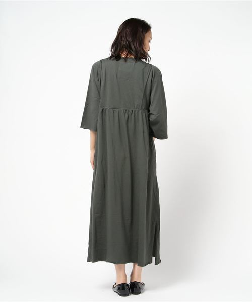 Born（ボーン）の「Born Dolman-sleeve Maxi One-piece/ボーン ドルマン  スリーブ マキシ ワンピース（ワンピース・レディース・チャコールグレー/ブラウン/ネイビー・FREE）」の5枚目の写真