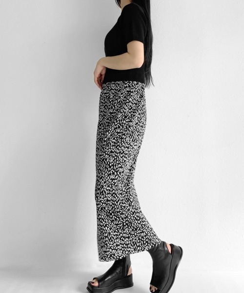 LVEU.(ラブユ.)の「Micro pleats leopard skirt / マイクロプリーツレオパードスカート(スカート・レディース・ブラック/アイボリー・FREE)」の15枚目の写真
