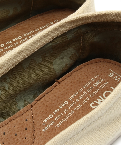 TOMS（トムス）の「トムス ウィメンズ クラシックキャンバス スリッポン TOMS W CLSC Canvas（スニーカー・レディース・ネイビー/ブラック/アッシュ/レッド/オフホワイト/ベージュ/オレンジ/オリーブ/ブラウン/ライトブルー/パープル・23cm/24cm/23.5cm/24.5cm/22cm/22.5cm）」の20枚目の写真