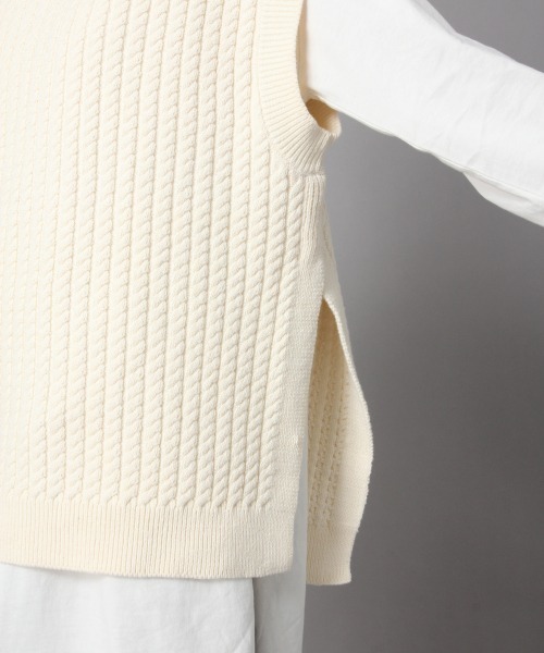 LOWRYS FARM（ローリーズファーム）の「ケーブルベスト　867315（ベスト・レディース・アイボリー/ブラック/グリーン/グレー・FREE）」の10枚目の写真