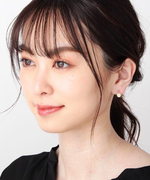 COCOSHNIK(ココシュニック)の「K18ラウンドプレート スタッドピアス(ピアス(両耳用)・レディース・ホワイト系その他7・00)」の5枚目の写真