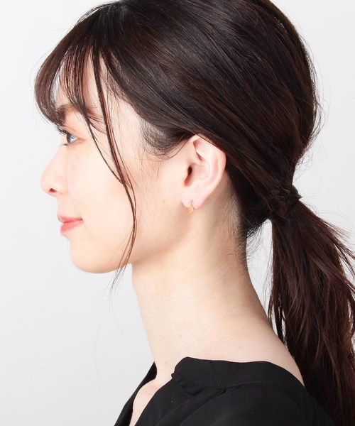 COCOSHNIK(ココシュニック)の「K18ラウンドプレート スタッドピアス(ピアス(両耳用)・レディース・ホワイト系その他7・00)」の7枚目の写真