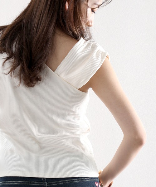 classicalelf（クラシカルエルフ）の「カットリブ アシンメトリー無地ショルダー変形タンクトップ(袖なし)（タンクトップ・レディース・ブラック/アイボリー/グレイッシュベージュ・MEDIUM/LARGE）」の2枚目の写真