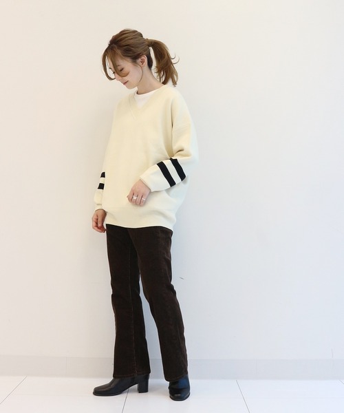 AMERICAN HOLIC(アメリカンホリック)の「Vネック袖ライン総針ニットプルオーバー(ニット/セーター・レディース・アイボリー/ブラック/モカ・MEDIUM/LARGE)」の7枚目の写真