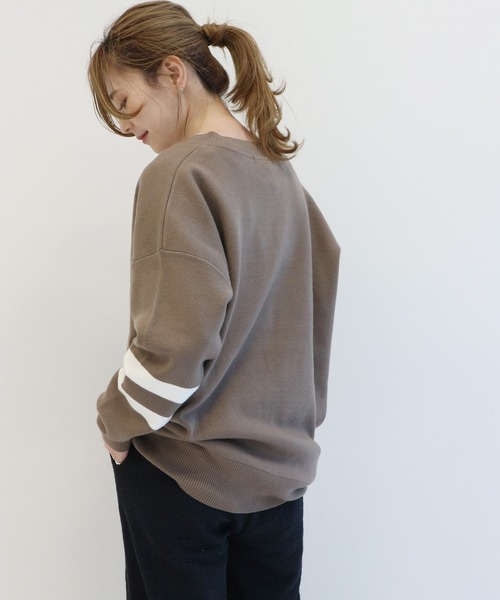 AMERICAN HOLIC(アメリカンホリック)の「Vネック袖ライン総針ニットプルオーバー(ニット/セーター・レディース・アイボリー/ブラック/モカ・MEDIUM/LARGE)」の14枚目の写真