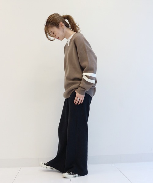 AMERICAN HOLIC(アメリカンホリック)の「Vネック袖ライン総針ニットプルオーバー(ニット/セーター・レディース・アイボリー/ブラック/モカ・MEDIUM/LARGE)」の15枚目の写真