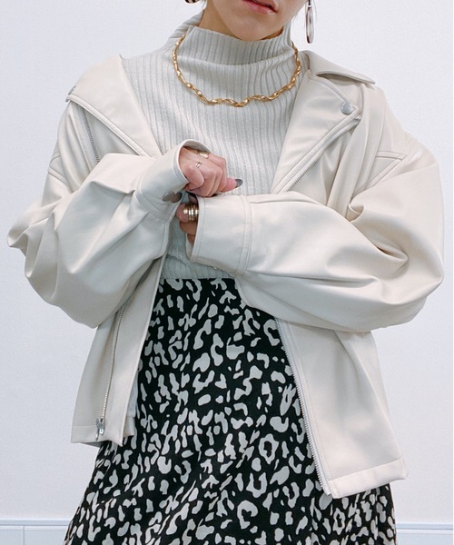 ap retro（アプレトロ）の「フェイクレザーライダースブルゾン【ZOZOTOWN限定商品】（ブルゾン・レディース・アイボリー/ブラック/ブラウン・FREE）」の4枚目の写真