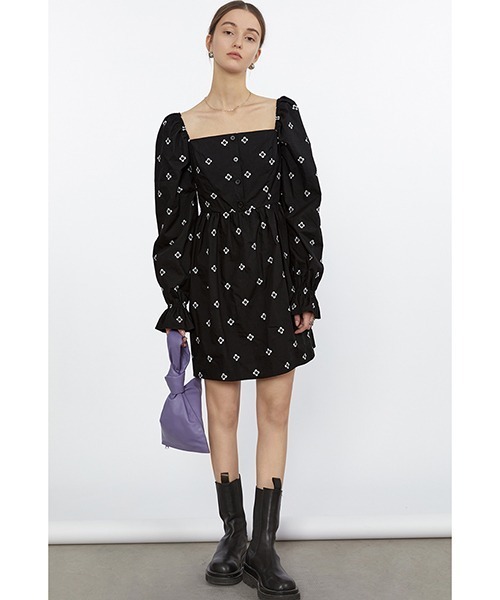 Fano Studios（ファノ ストゥディオズ）の「【Fano Studios】Square neck floral embroidery short dress FC21L009（ワンピース・レディース・ブラック・L/S/M）」の2枚目の写真