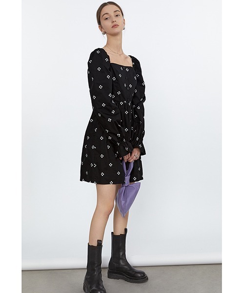 Fano Studios（ファノ ストゥディオズ）の「【Fano Studios】Square neck floral embroidery short dress FC21L009（ワンピース・レディース・ブラック・L/S/M）」の3枚目の写真