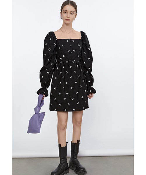 Fano Studios（ファノ ストゥディオズ）の「【Fano Studios】Square neck floral embroidery short dress FC21L009（ワンピース・レディース・ブラック・L/S/M）」の4枚目の写真