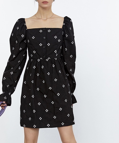 Fano Studios（ファノ ストゥディオズ）の「【Fano Studios】Square neck floral embroidery short dress FC21L009（ワンピース・レディース・ブラック・L/S/M）」の6枚目の写真