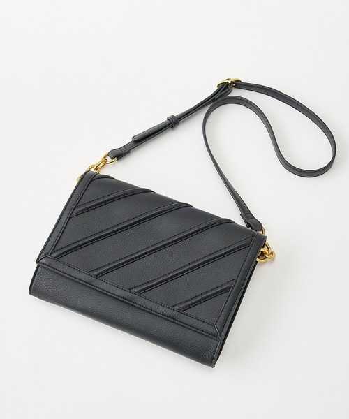 one after another NICE CLAUP(ワンアフターアナザーナイスクラップ)の「合皮vintage風ショルダーバッグ(ショルダーバッグ・レディース・ブラック/キャメル・FREE)」の12枚目の写真