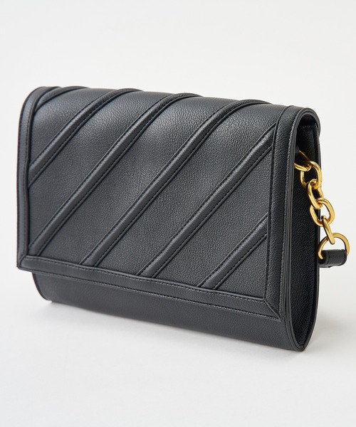 one after another NICE CLAUP(ワンアフターアナザーナイスクラップ)の「合皮vintage風ショルダーバッグ(ショルダーバッグ・レディース・ブラック/キャメル・FREE)」の16枚目の写真