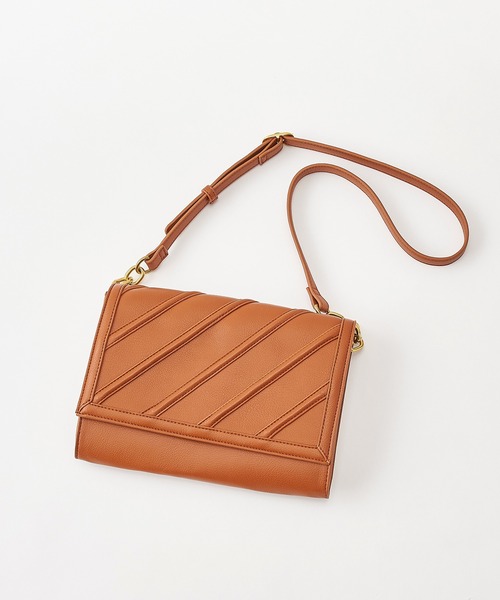 one after another NICE CLAUP(ワンアフターアナザーナイスクラップ)の「合皮vintage風ショルダーバッグ(ショルダーバッグ・レディース・ブラック/キャメル・FREE)」の6枚目の写真