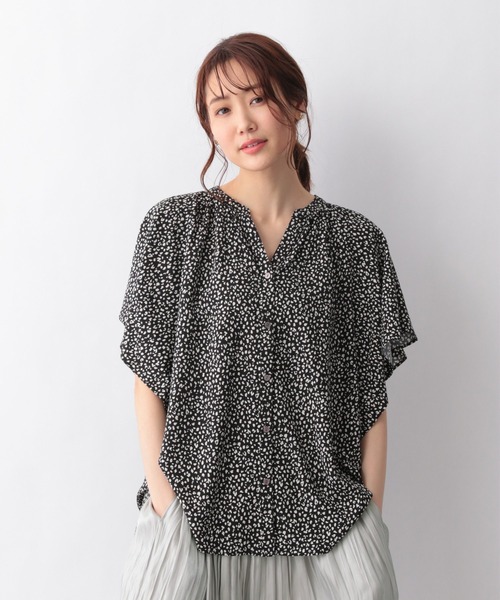 GLOBAL WORK（グローバルワーク）の「さらさらリラックスプリントブラウス半袖/934177（シャツ/ブラウス・レディース・ホワイト/ライトグレー/ブラック/ベージュ/ネイビー/オフホワイト/その他/ダークグレー/アイボリー/ダークブルー/ホワイト系その他2/ブルー/グレー系その他/グリーン系その他3/イエロー系その他/ホワイト系その他3・SMALL/MEDIUM/LARGE）」の5枚目の写真