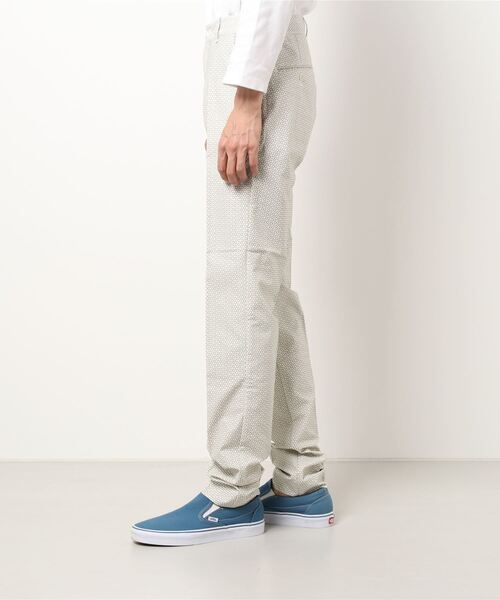 ZOY（ゾーイ）の「《ZOY》MENS 小紋柄 ロングパンツ（チノパンツ・メンズ・ベージュ系その他/ホワイト/レッド系その他・79/82/88/85）」の4枚目の写真